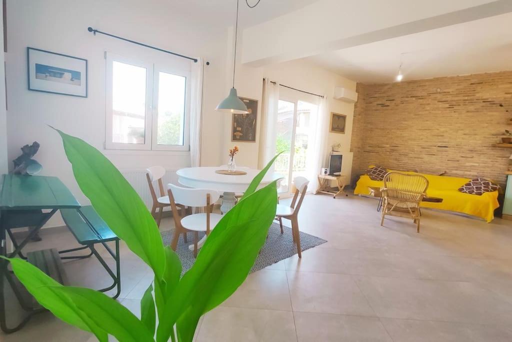 Hébergement de vacances Zacharenia Cozy House With Sea Views *