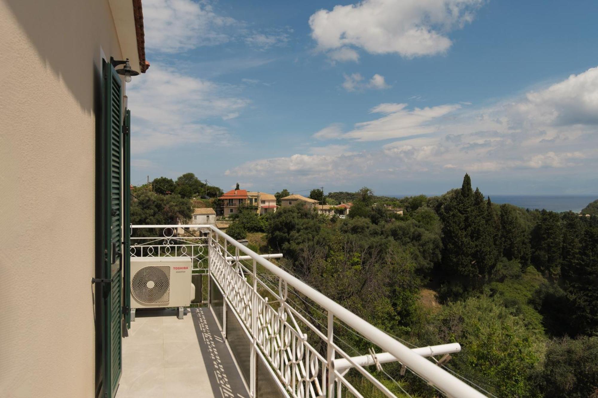 Zacharenia Cozy House With Sea Views Hébergement de vacances